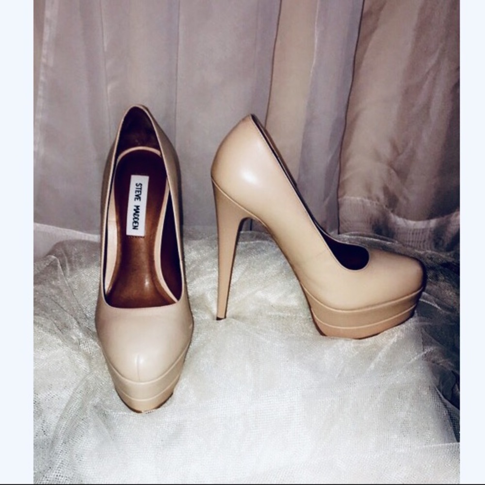 Steve Madden Nude Leather High Heels size 7.5 NWT